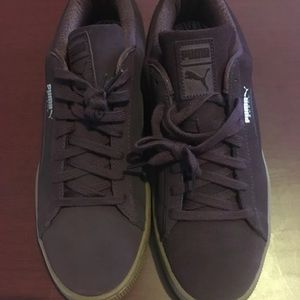 Classic suede burgundy pumas